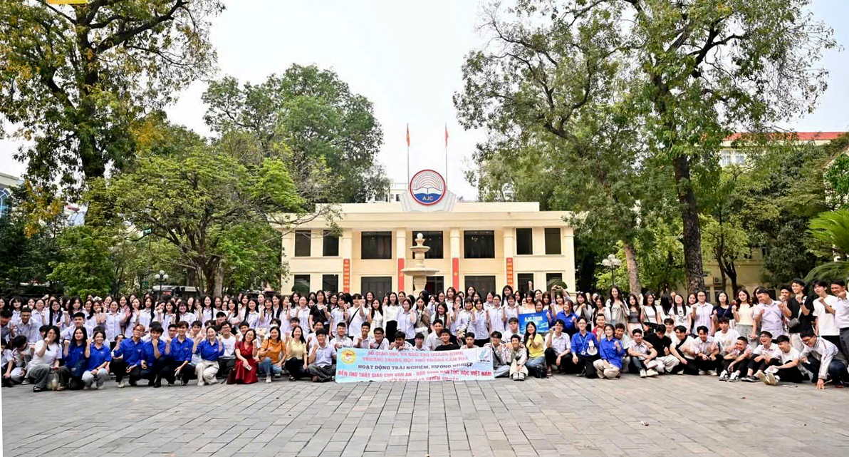 Trường THPT Cẩm Phả (Quảng Ninh) tổ chức chương trình trải nghiệm hướng nghiệp tại Học viện Báo chí và Tuyên truyền (video)